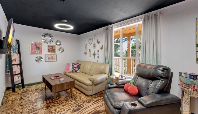 Artsy 2BR, Near FSU & Downtown