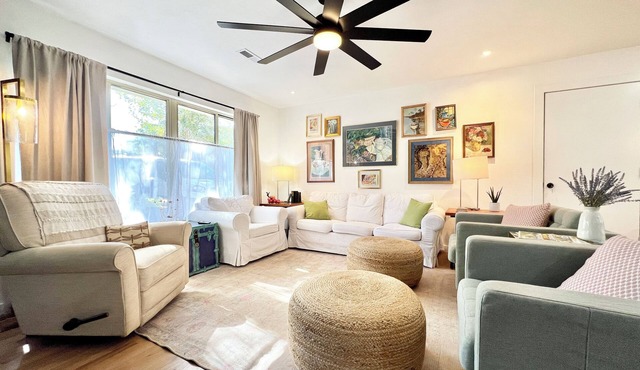 Artsy 3/2 Cottage near the Bay in Charming Fairhope - just renovated