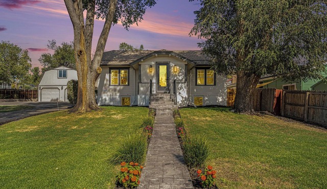 Artsy Arvada Urban Cottage + Guest House - Near Breweries, Golf, Theatre, Parks