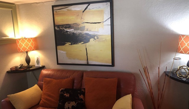 Artsy Cozy Garden Retreat