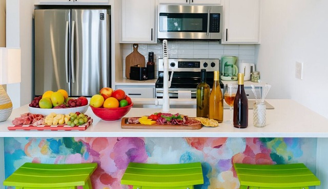 Artsy/Cozy/King Bed/Gym/Elevator