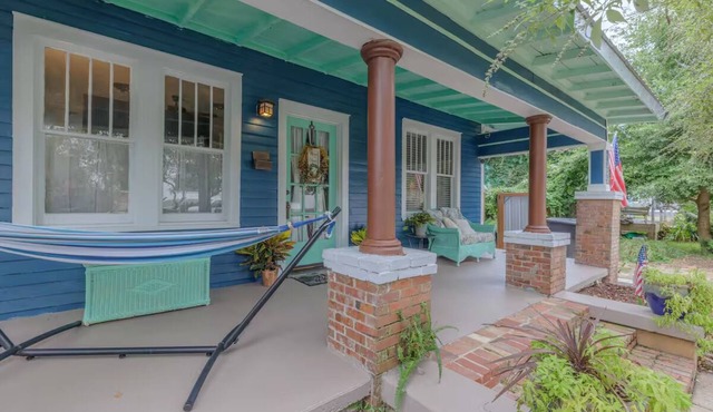 Artsy Jazz House Retreat w/Zen Garden & Hot Tub