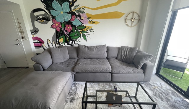 Artsy luxurious cozy vacation home with great views and by beach !!