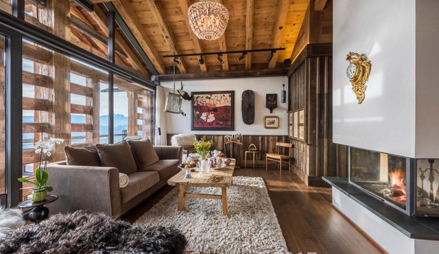 Artsy Luxurious Ski-In-Out-Chalet
