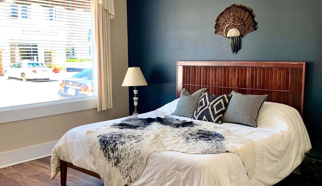 Artsy pet-friendly king room/historic railroad inn