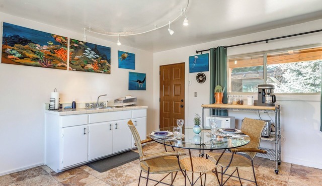 Artsy Studio w/Patio: 25 Mi to Santa Fe