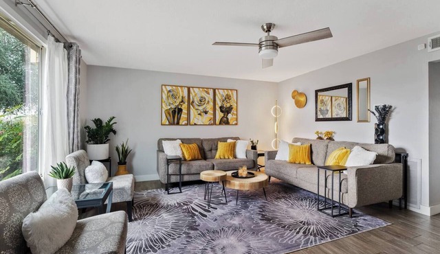 Artsy Townhouse w/Billiards & King En Suite