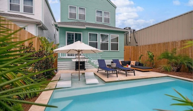 Artsy & Tropical Oasis near FQ ~ Heated Pool ~ Pkg