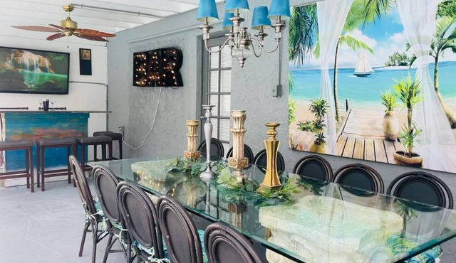 Artsy, water-views, heated pool, tiki, 4Bdrom, 3Bth, Sleeps 10