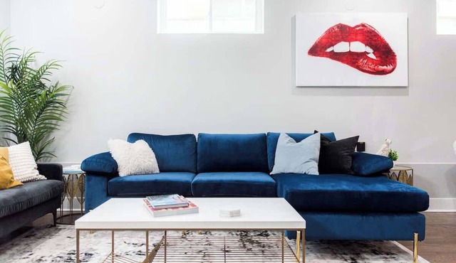 Artsy West Town Flat Near Downtown