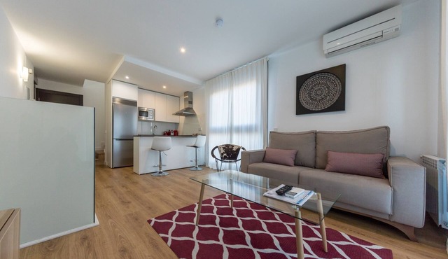 Arturo Soria - 1 Bedroom triplex with terrace