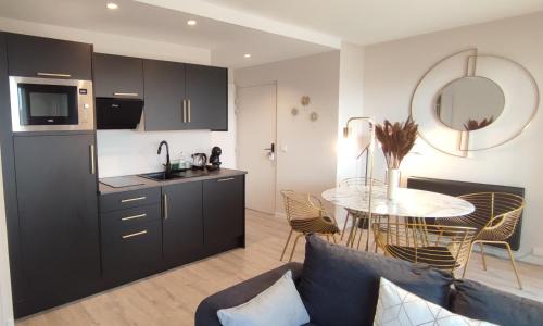 Arty Appart - Eurexpo - Parking box privé - Balcon - Sauna en option