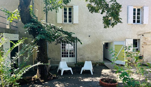 Arty" country house completely renovated