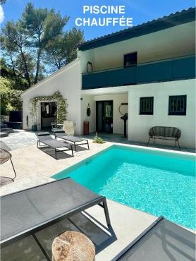 Arty Provence, vue, calme et piscine chauffée dans les Alpilles proche St-Rémy-de-Provence