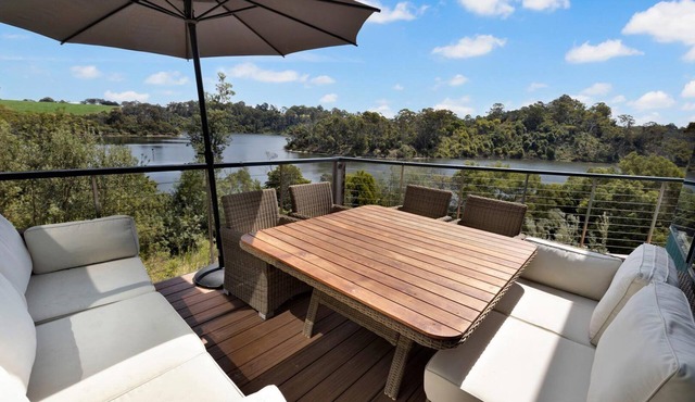 Arukah House - Waterfront property with magnificent views from every room!