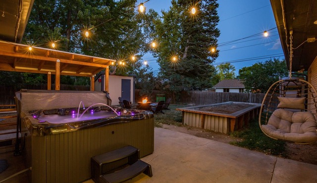 Arvada Oasis + New Hot Tub Sleeps up to 16 with 6 Cozy Beds!