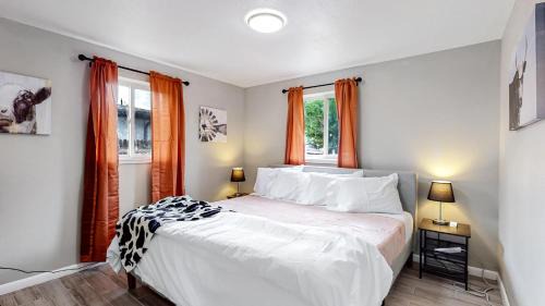 Arvada Private Family Home with Two King Beds
