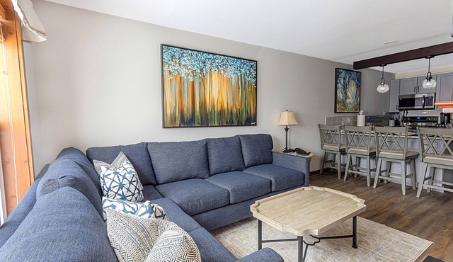 AS 226 - Luxe Village Haven – Hike, Breathe, Relax. Heated pool & jacuzzi.