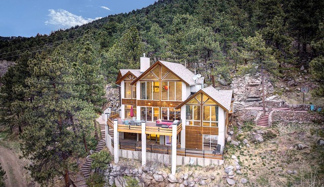 As Seen On TV: Boulder Mountain Retreat - 6 Bedroom, Walkable to Pearl, 2 acres