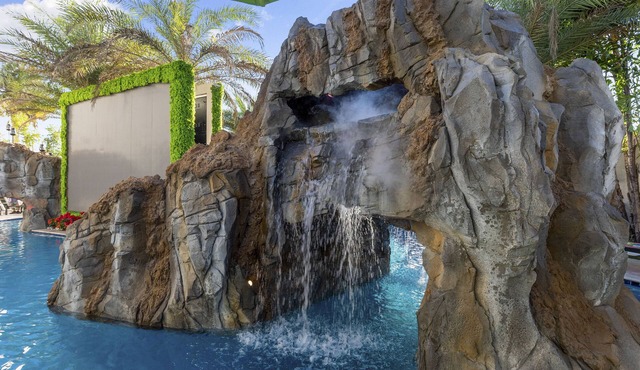 AS SEEN ON TV EXTREME TWIN RESORT MANSIONS
