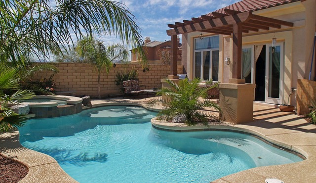 As short as monthly Entire Residence! Private Pool, Patio hot spa Special rates