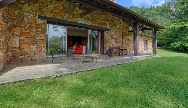 Ascain · Saint-Jean-de-Luz⎜ Spacious family house · Large garden w/ a pool