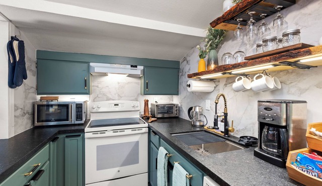 Ascend Remodeled Condo, SNOW FUN, Ski In Condo at Bear Valley Mountain Resort