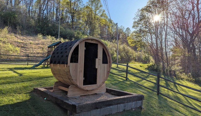 Ascension Cabin - hot tub, fire pit, pet friendly