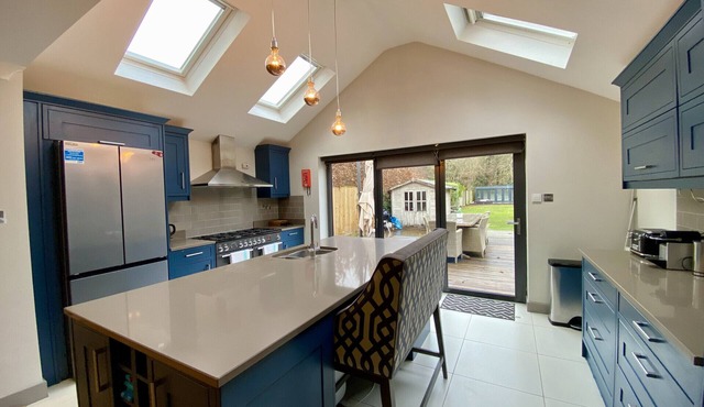 Ascot - Stunning - Four Bedroom (Three Bathroom) House with Garden Office