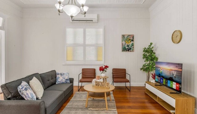 Ascot Vintage 4BR Queenslander w/Mall at Doorstep