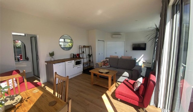 Ash Ave - Guest House/Apartment