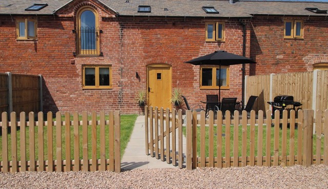 ASH BARN, pet friendly, with a garden in Wem