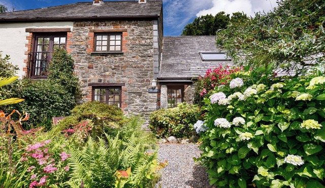 ASH COTTAGE, family friendly, character holiday cottage in Warbstow,