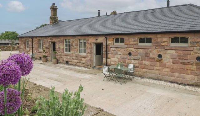 ASH COTTAGE - FOLD YARDS, family friendly in Alderwasley