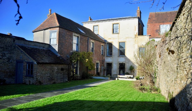 ASH HOUSE, pet friendly, character holiday cottage in Wincanton