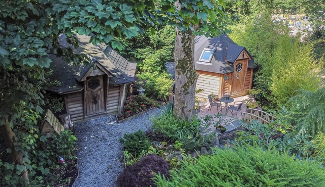 ASH, pet friendly, with a garden in Newby Bridge