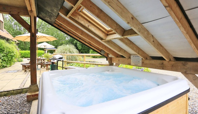 Ash - Three Bedroom House, Sleeps 6