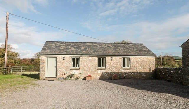 ASH TREE COTTAGE, character holiday cottage in Llantwit Major