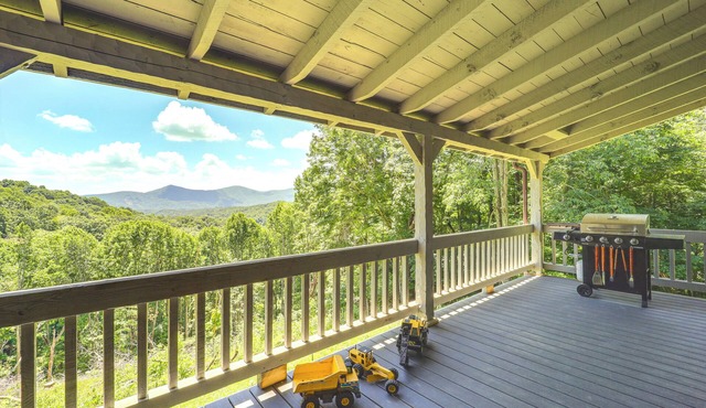 Ashe County Log Cabin: Mountain-View Deck, Sauna