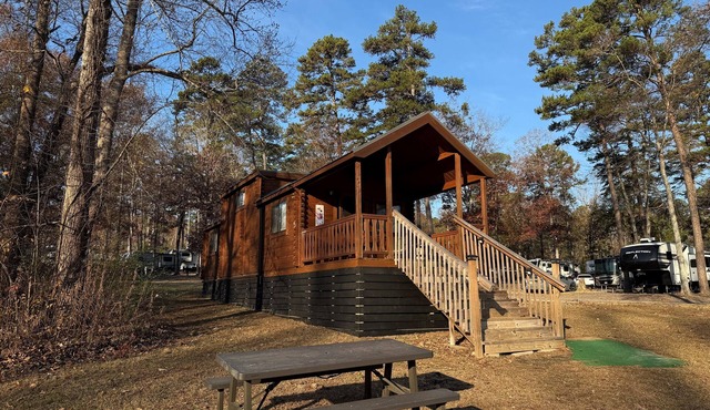 Asheboro 1BR Cabin Near NC Zoo | Loft & Water View