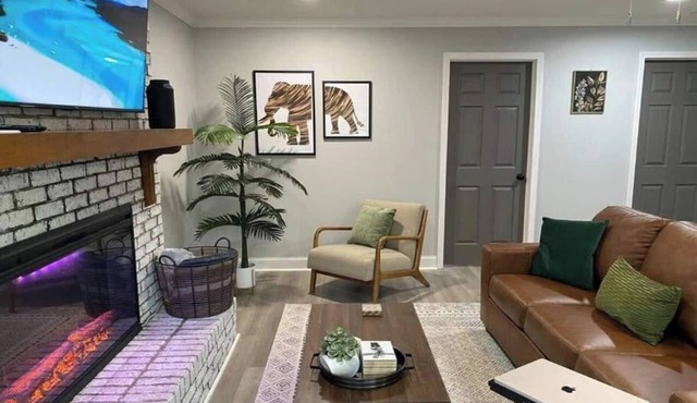 Asheboro 2BR Mins to NC Zoo Pet & Family Stay