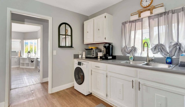 Asher’s Cozy Corner S