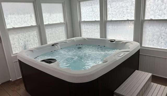Asheville Hideaway: Hot Tub & Trail Access