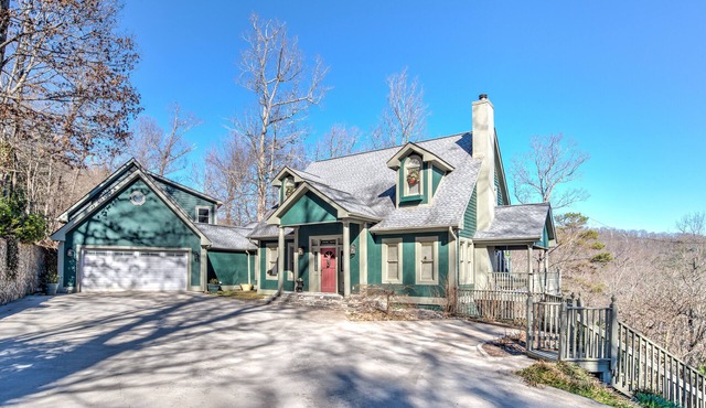 Asheville-Million Dollar Views, Hot Tub, Theatre Room, Billiards, Sleeps 16