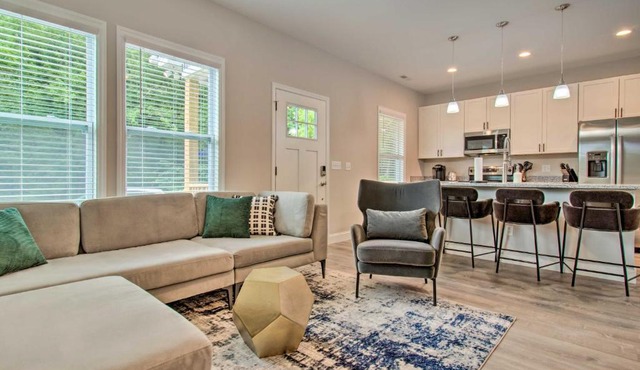 Asheville Retreat Hot Tub, Yard and Game Room!