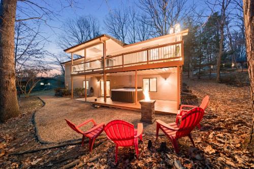 Asheville's Ultimate Retreat with Hot Tub Ping Pong Table Pool Table Lots to do Family Friendly