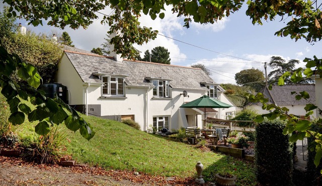 Ashford Holt Cottage is a beautifully presented countryside retreat