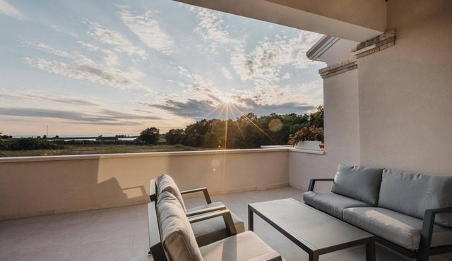 Ashka vacation apartment with sea view