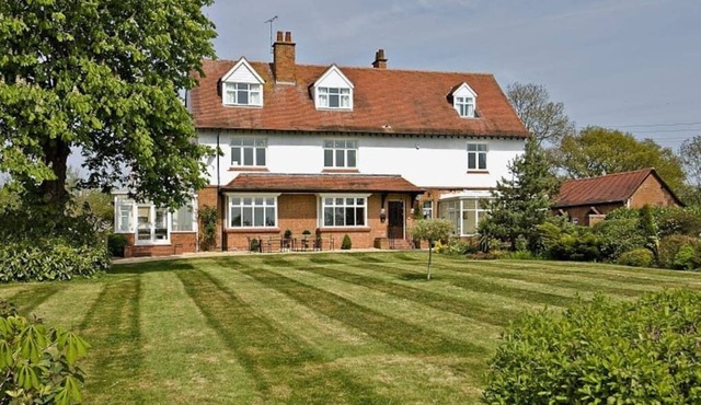 Ashleigh House - Sleeps up to 24 - Snooker table and HOT TUB