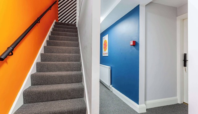 Ashton Luxury Getaway Sleeps 14 with 2 Free Parking Space